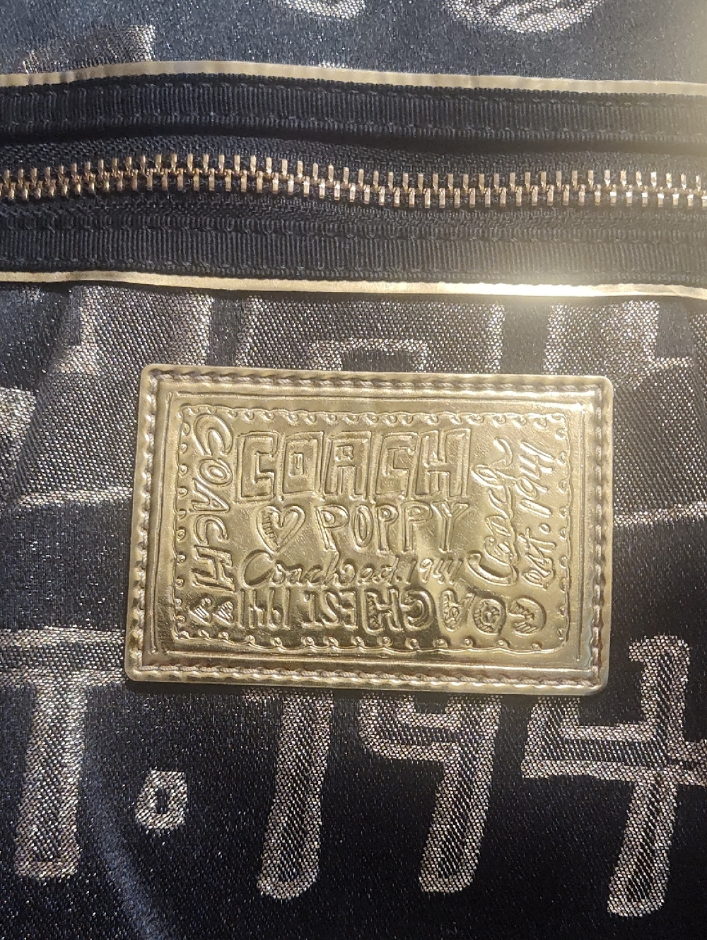 Coach Poppy 2010 Vintage Story Patch Glam Tote Retail $228 (Discountiued) - Picture 3 of 14